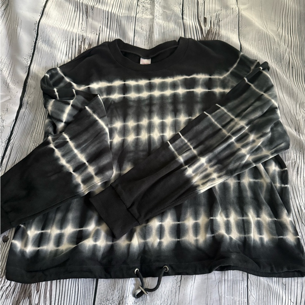 No Boundaries Women’s Classic Tye Dye print Black Pullover
